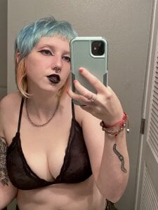 neighborhoodgothgf Public Pic