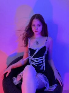 MichelleRoux Bend your knees Pic 7