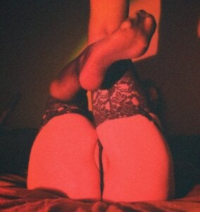 lea_belle_ kullanıcısının Red Light albümü -  4 fotoğraf