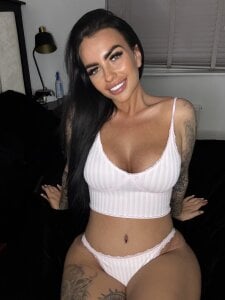 BellaBlackUK Public Pic 2