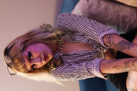 MelisaVelvet KISS ME, TOUCH ME.. Pic 4