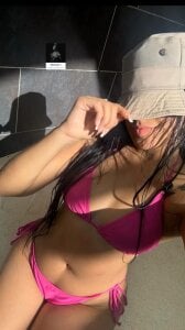 Nahomi_key_ Date in pool? Pic 2