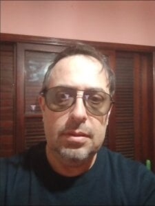 Eu de coroa_vara72  2 Imagens