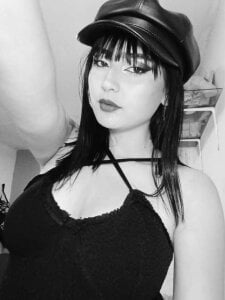 Ela_James_ Public slika 2