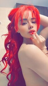 I’m not just a fantasy… I’m your favorite sin 😏😈 de ZaraWest Fotos 2