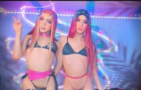 julessxcharlotteのFriends party 🥳🎁🎀🍆🍑の 3枚の写真