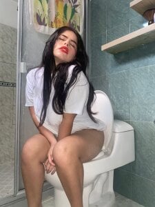 alahia66 Your girl is in a bathroom, she is very hot.🥵💧🥵💧 Pic 7