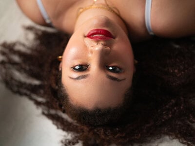 TessaQueen Sultry Embrace Pic 7