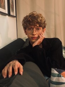 lyamthommpson My hair is always crazy 🧑‍🦱🌟💛 Hình 2