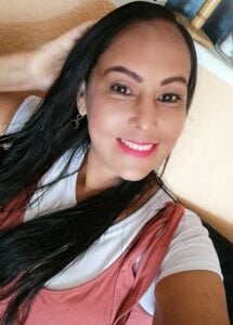 Sara_BigAss- Public Pic 4