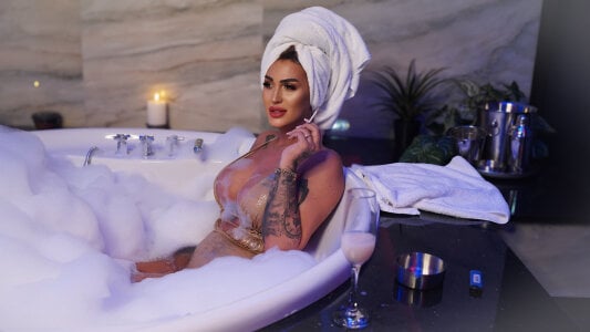 Nicol2Naya Bright, confident and full of naughty energy 😈 Foto 2