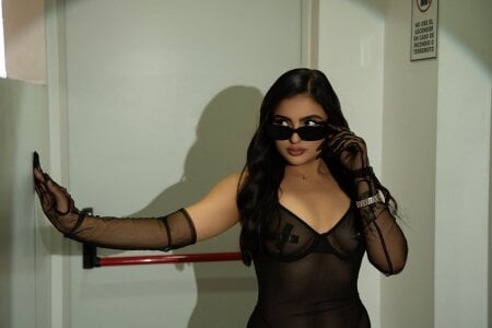 Stephany_Harlot Look closer… 👀💦 Bilde