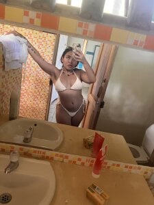 marywhitee__ smiling always frees me Pic 8