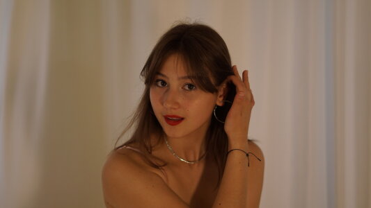 CwenBollding Cover Girl Vibes Pic