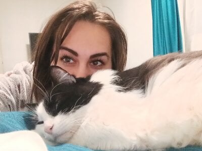 Antonia_1313 me and Kitty Pic