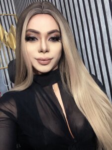 YOUR BEAUTIFUL WIFE de AlisonCox  7 Imagens