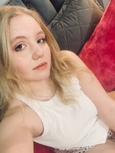 EmilyEvanse 🌸🌸🌸 Pic 2