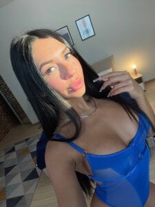 p_u_m_a_ Selfies Pic 2