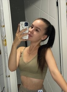 LisaSmiths Sporty Pic 3