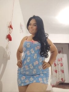 THICC_MILF_CURVY CHILL AT HOME Pic 3
