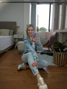 carolinesampaio Vejam como uma garota normal pode ter um cuzão arrombadoooo Pic 4