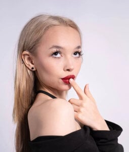 KateEvancee's Red lipstick Sex Photo 4