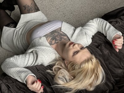 BlondeDoll_ Public slika 3