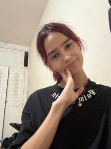 Good afternoon, beautiful ☀️✨ I’m live from 2:00 p.m. to 8:30 p.m., glowing with soft confidence, pl de MelodyMansson Foto 5