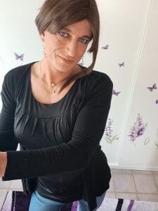 HotLauraTV Public Pic 7