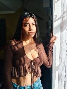 Laia_white Public Pic 6