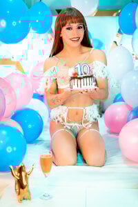 Samantha_Bernardo 10k im so happy!! Pic 2