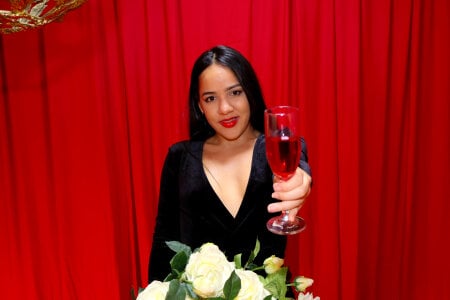 Camila_Hill_ your valentine! টি ছবি