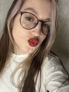 caramel_55's I love red lipstick in my lips Sex Photo 5