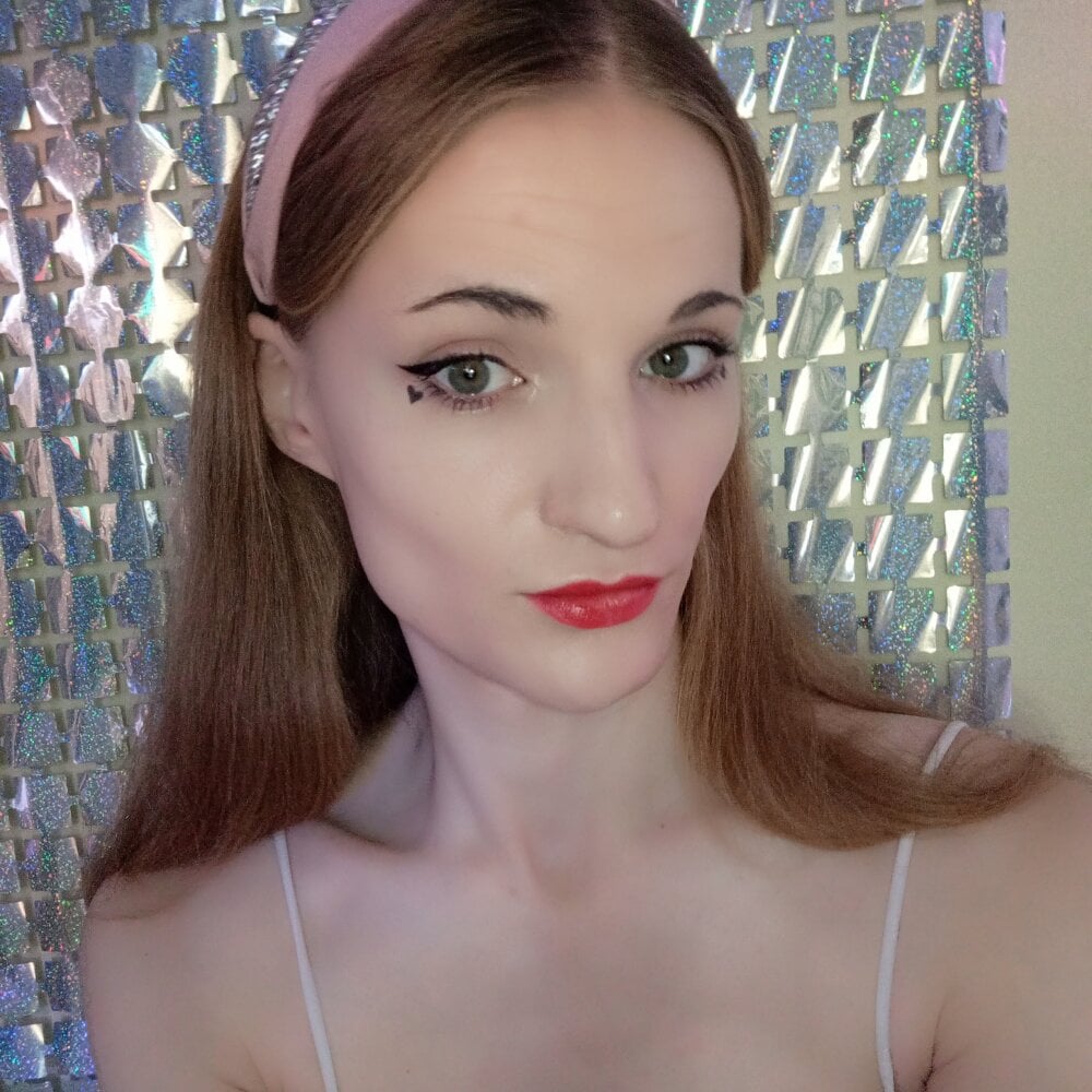 Aliice_Cartier's Offline XXX Chat
