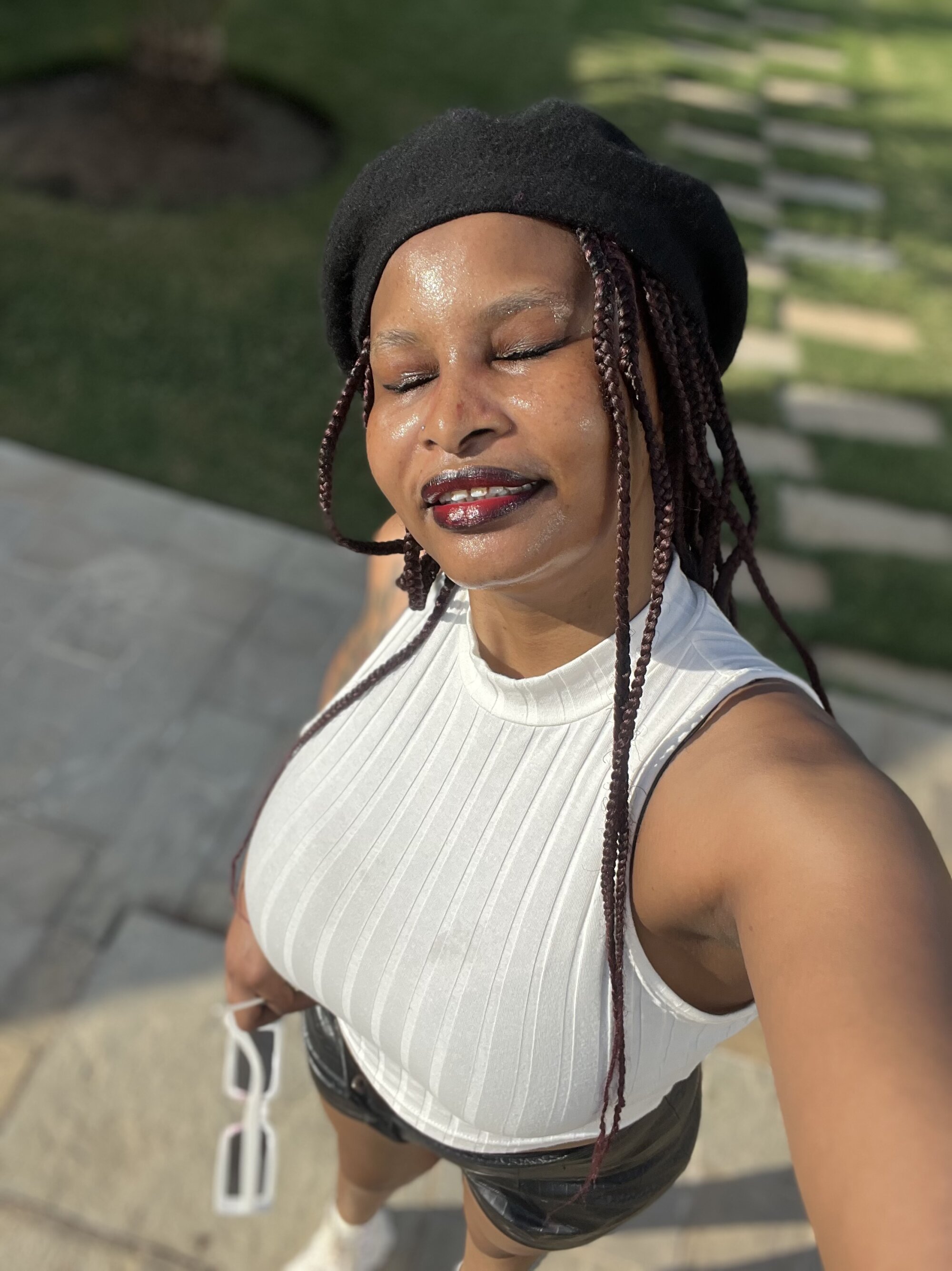 Ebony_inna