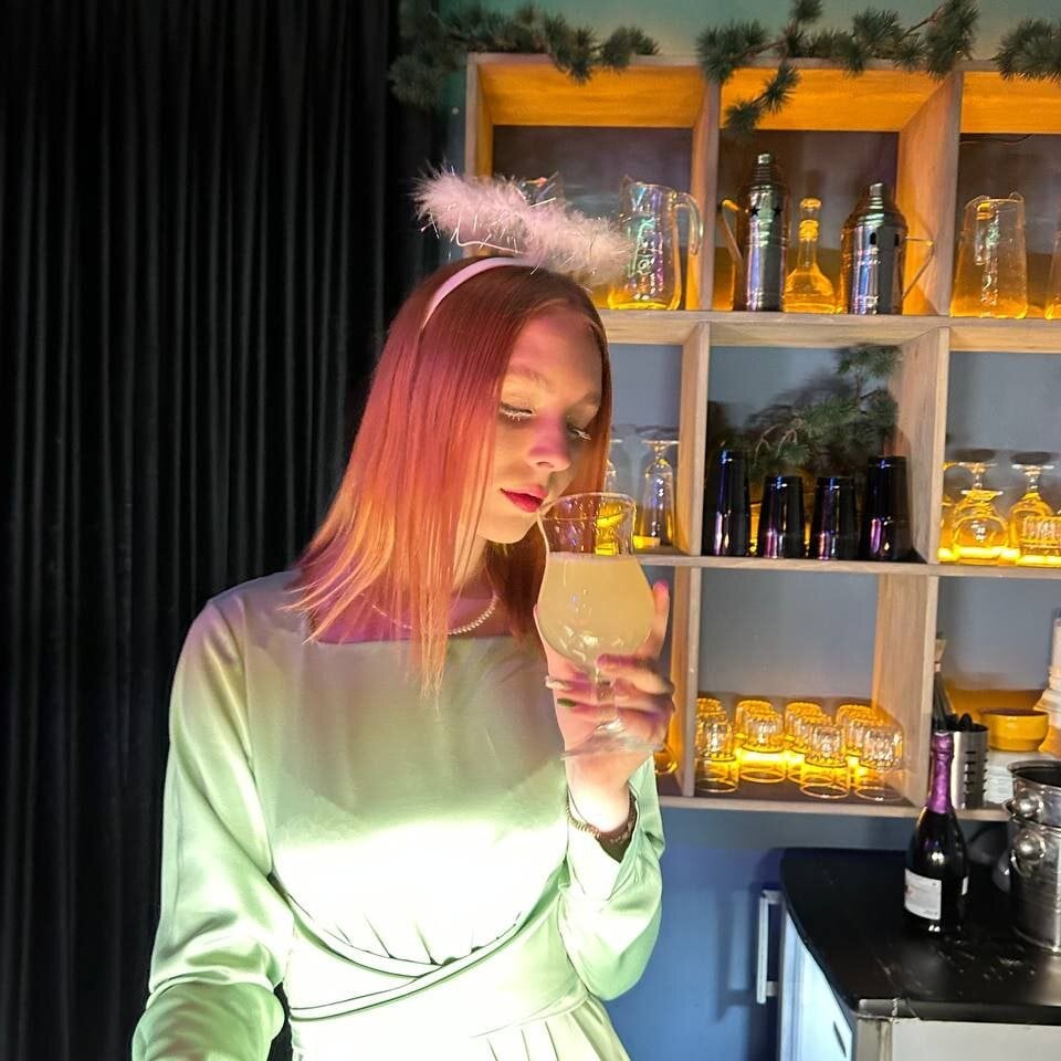 Crayzy_Luv live cam model at StripChat