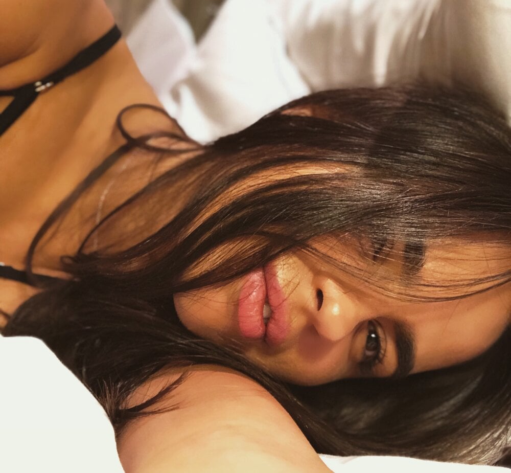 chatnmate.com milenabien livesex profile in at-at cams