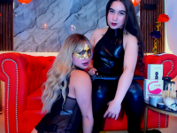 nicoleandcarol's Offline Chat Room