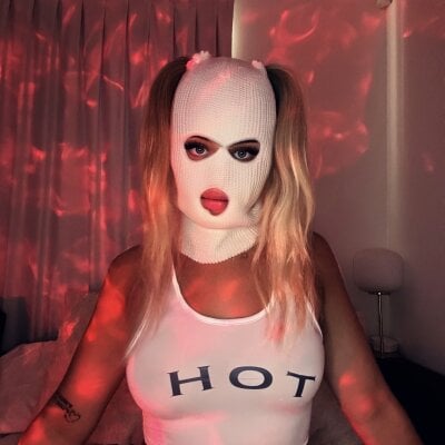 Shadowedsugar8 on StripChat