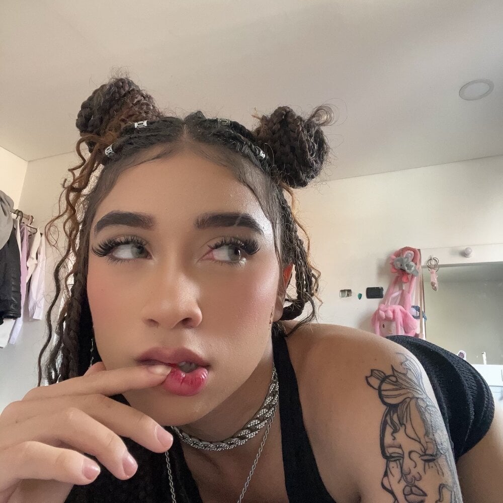 livesex.fan emma_pinkk18 livesex profile in colombia-my-schedule-from-1200-mm-to-600-700-pm cams