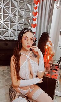 Katehathor8's Offline XXX Chat