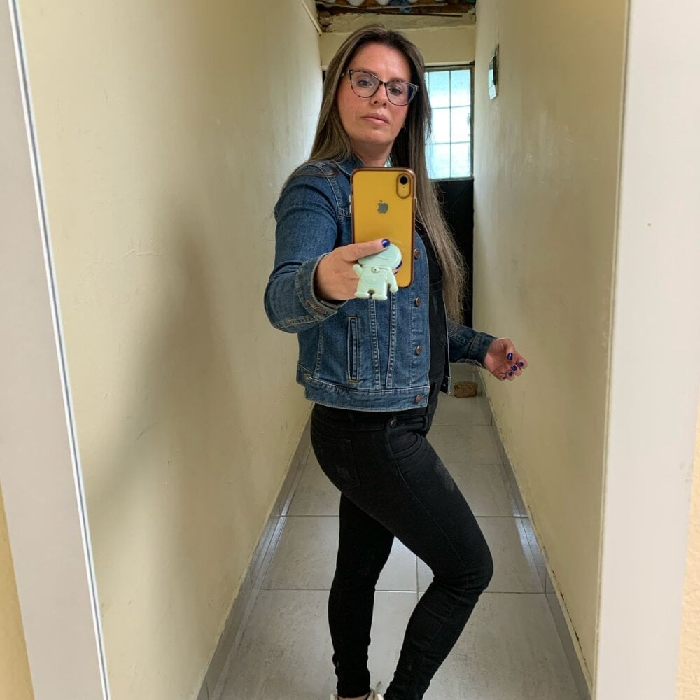 Tania_ass profile