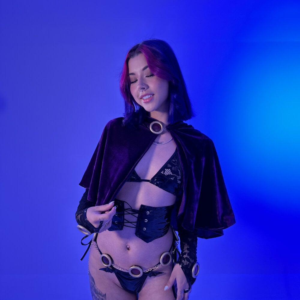 IamWillow 🐀 naked webcam chat