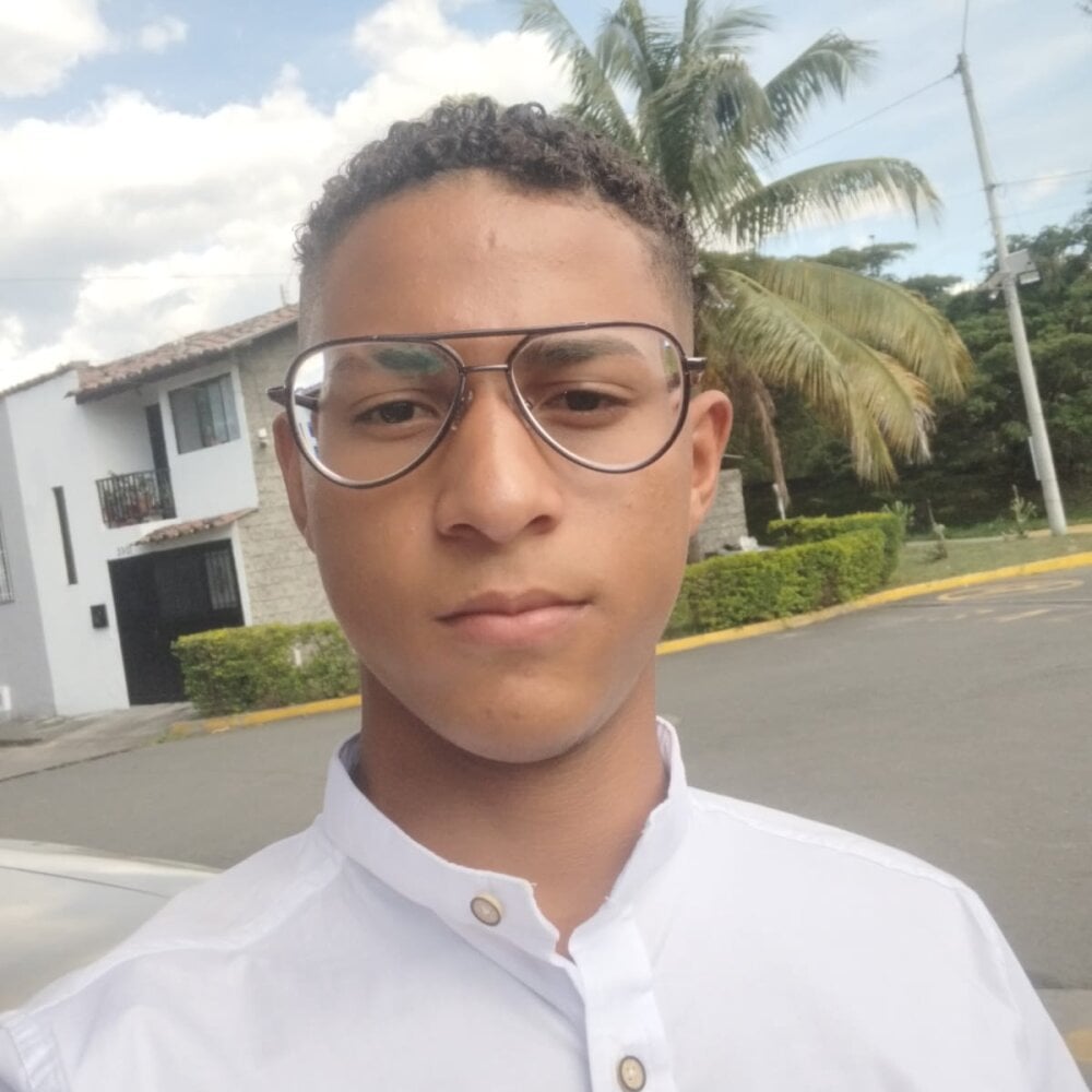 yeps_pluss from stripchat