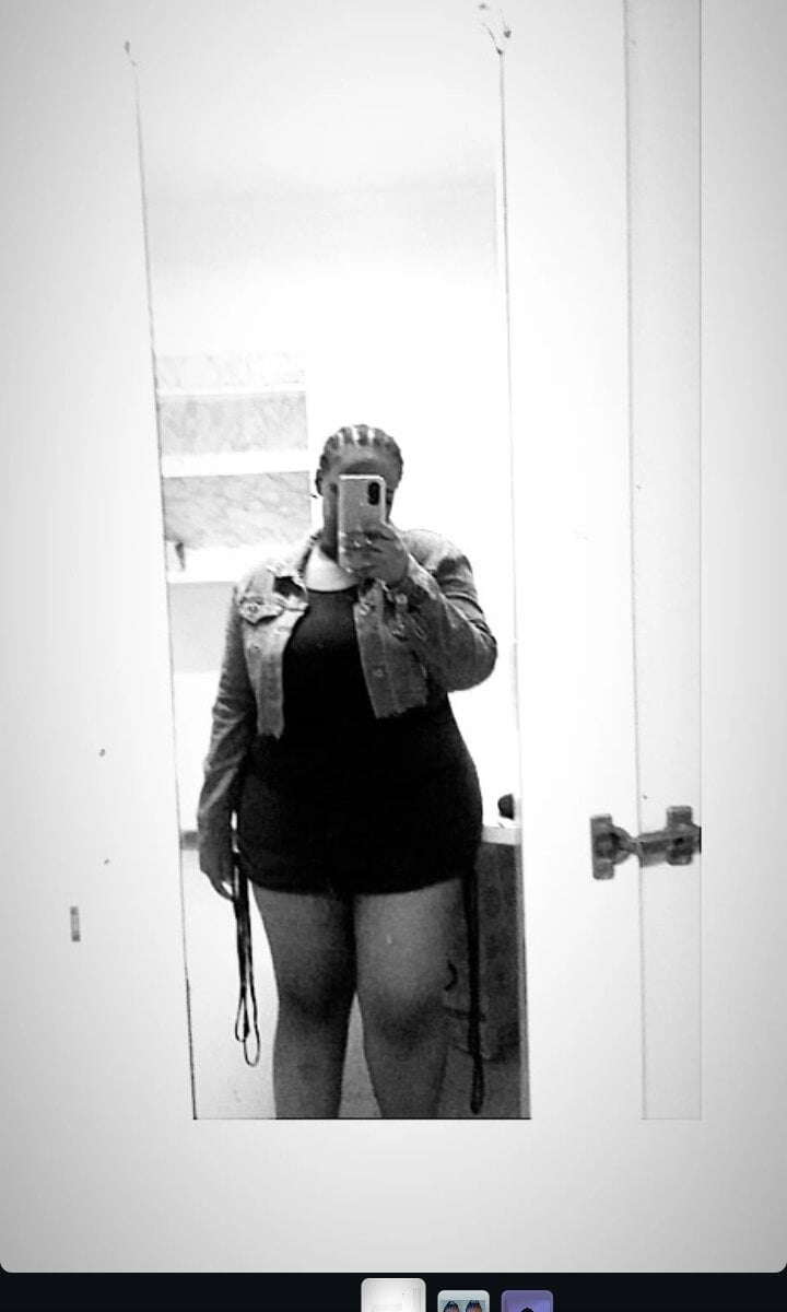Aalyiah445 live cam model at StripChat