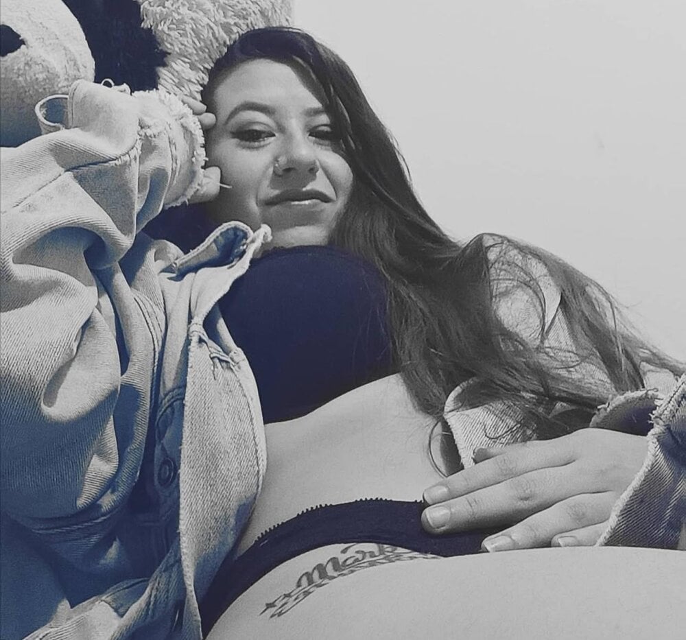 elivecams.com cassie__jim livesex profile in in-your-walls cams