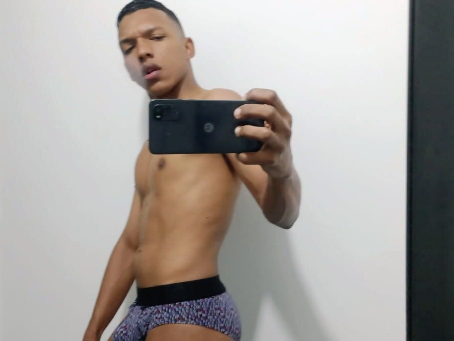 jaydenjhonson's Offline XXX Chat