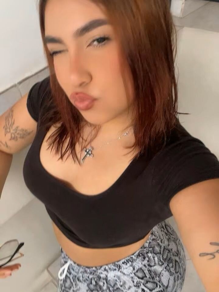 amateursex-livecam.com isabella_saenzz_ livesex profile in red-hair cams