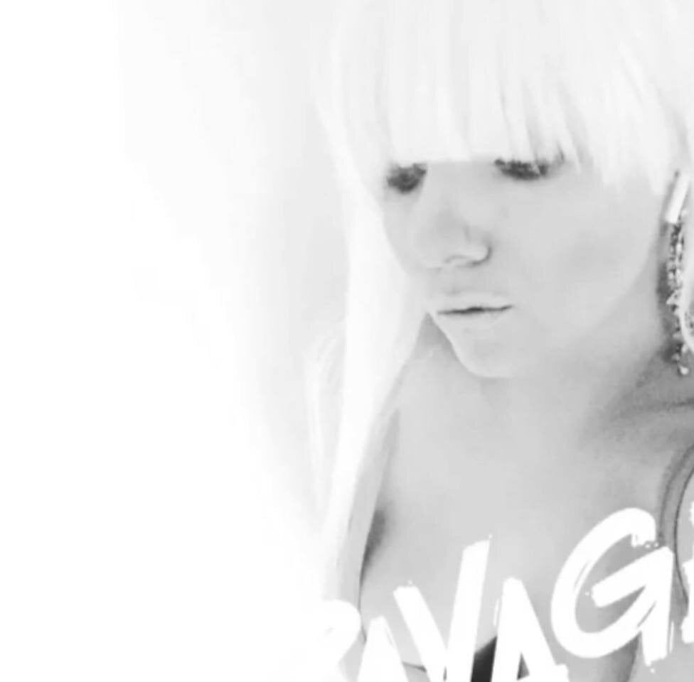 livesex.fan dolaa11 livesex profile in our-live-in-a-world-where-everyone-has-a-heart cams