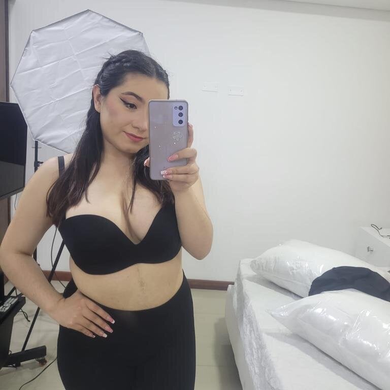 pornos.live velvet_lux livesex profile in 1790012007 cams